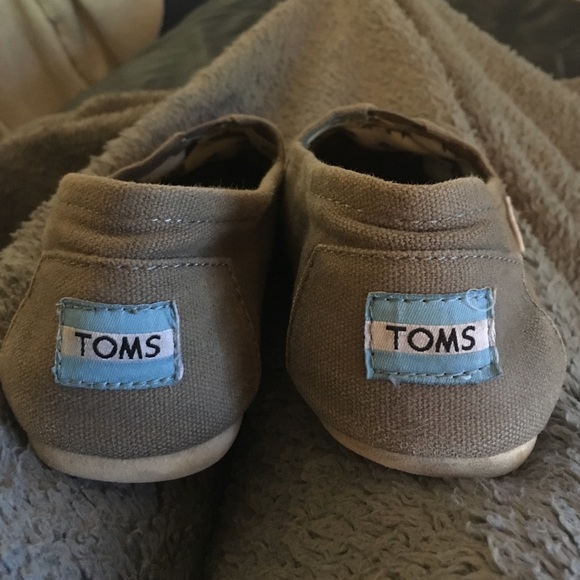 Toms - Picture 3 of 3