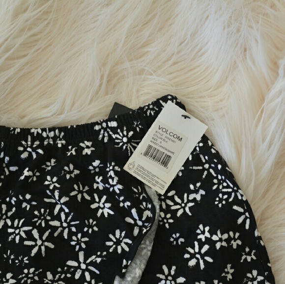 Volcom black floral short - Picture 3 of 3