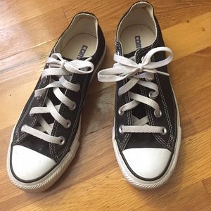 Converse black/white low top sneakers