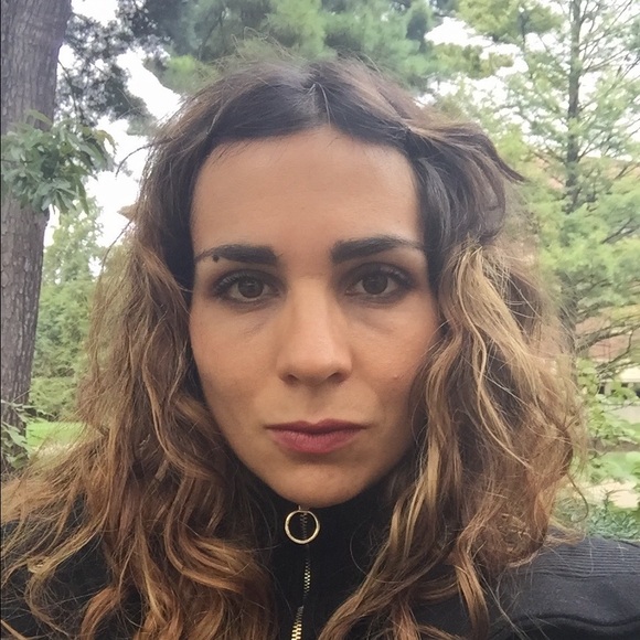 Meet your Posher, Carmen --mega fast shipping ✨🚀 - Picture 2 of 4