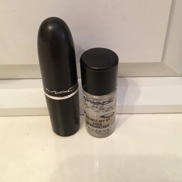 mac lipstick with free sample of cleanse of oil nwt mac free sample