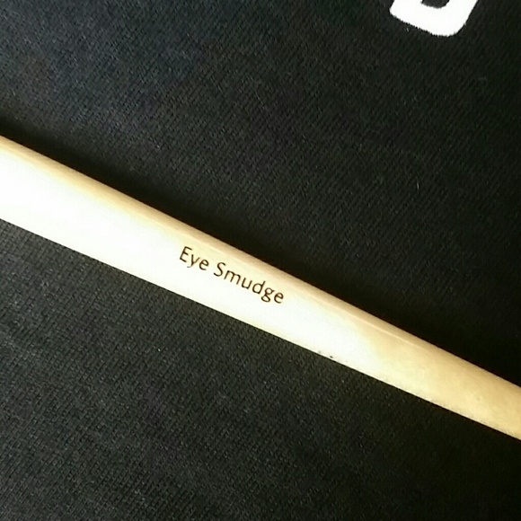 Sold in Bundle! BOBBI BROWN Eye Smudge Brush - Picture 3 of 3