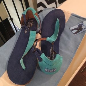 Toms sandals size 9