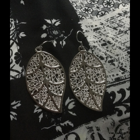 S925 leaf Earrings - Picture 3 of 4