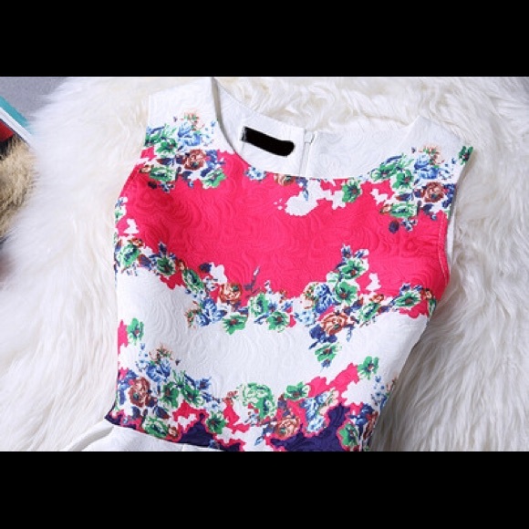 Sleeveless Floral A-Line Dress - Picture 2 of 2