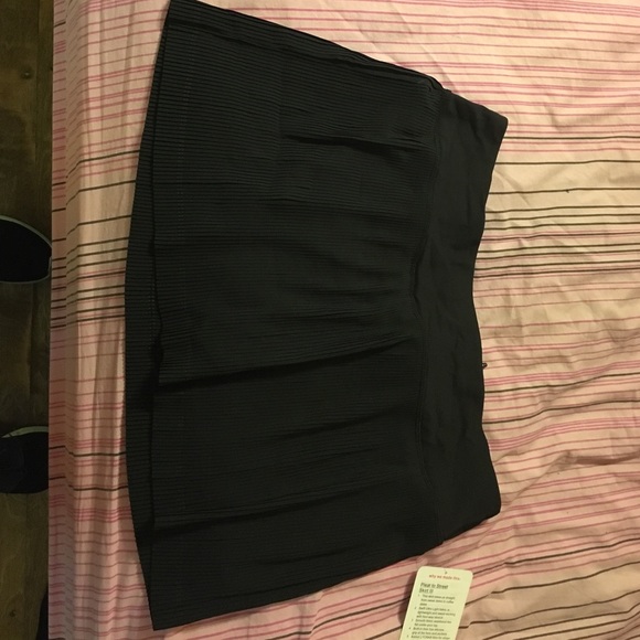 A Lululemon black skirt