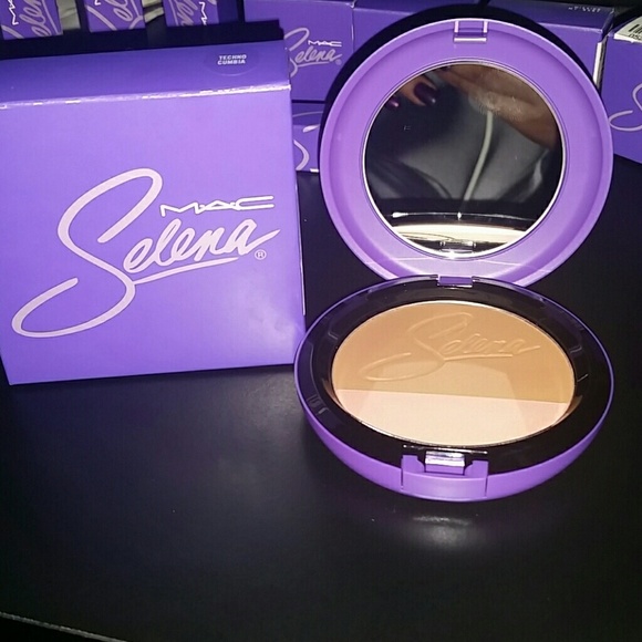 (SOLD)******Selena's Mac Collection Blush - Picture 1 of 3