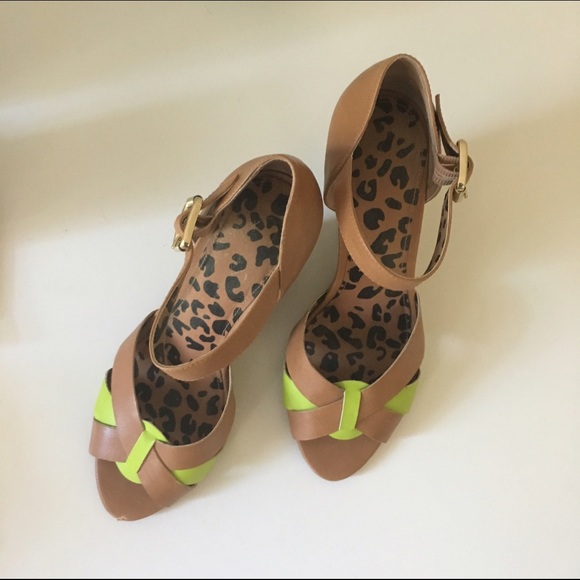 Jessica Simpson tan wedges - Picture 2 of 4