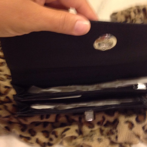 NWT Mundi Black Snakeskin Clutch - Picture 2 of 3