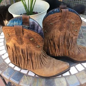 1 HOUR SALE ❤️.  Dingo brand boots