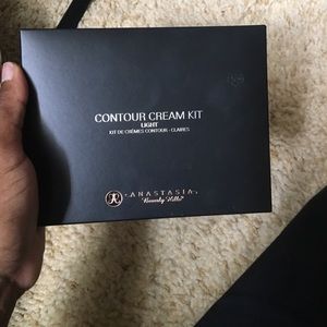 Anastatsia Beverly Hills contour cream light kit