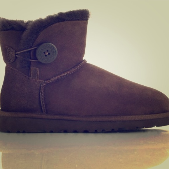 Ugg Bailey Button size 9 chocolate brown
