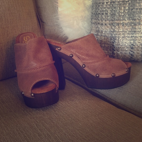 Sbicca Women's 8 peep toe slides