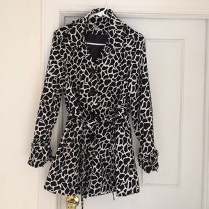 Appraisal Giraffe Print Rain Coat