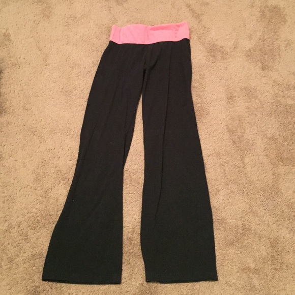 Black yoga pants
