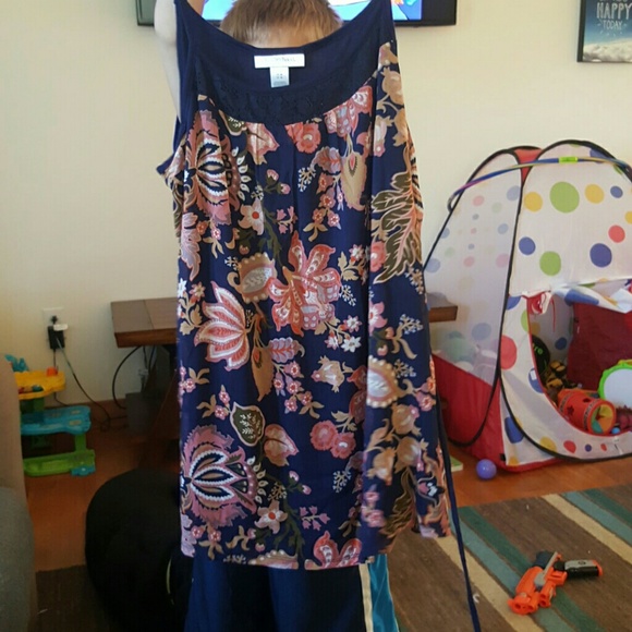 Beautiful Floral Maternity blouse