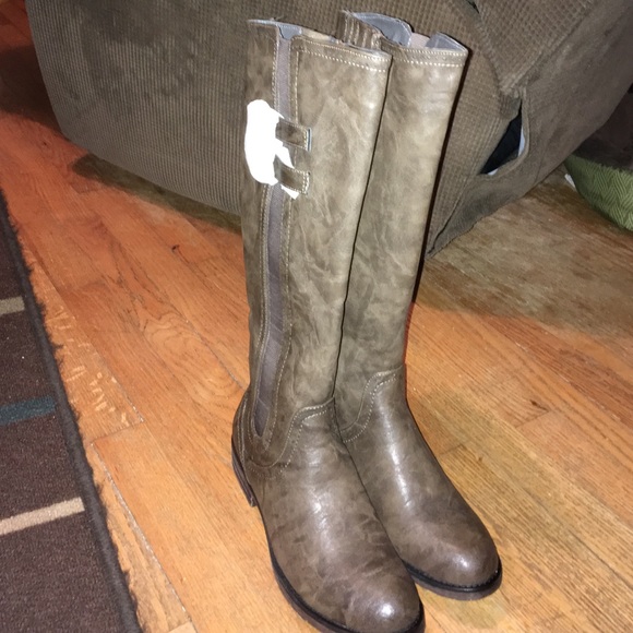 Brand new without tags stylish boots