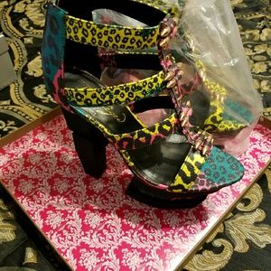 Privileged Wals Strappy Leopard Open Toe Platform