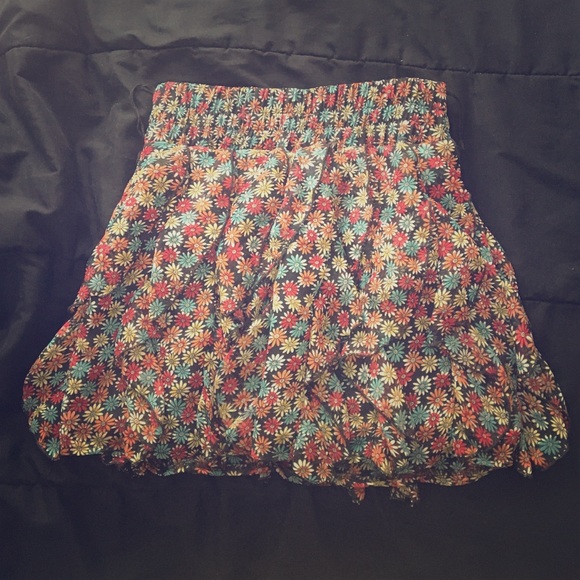 Floral layered skirt 🌻