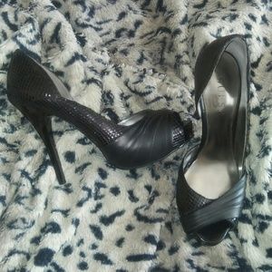 GUESS black (size 5) snakeskin textured heels