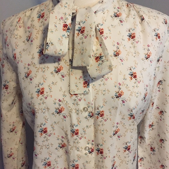 Vintage floral button down blouse