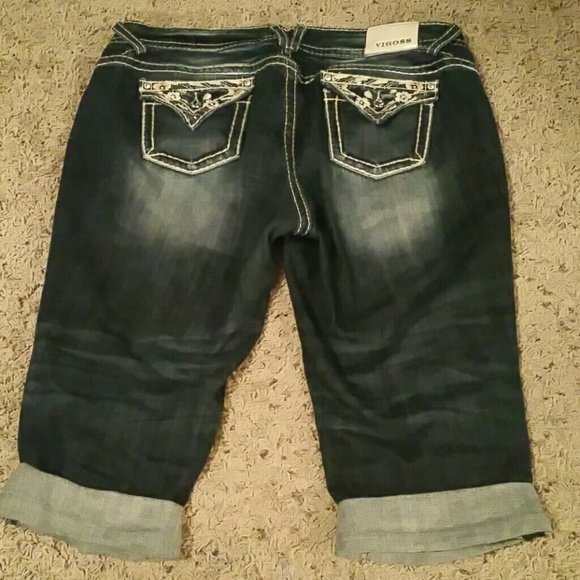 *SOLD* Vigoss capris - Picture 4 of 4