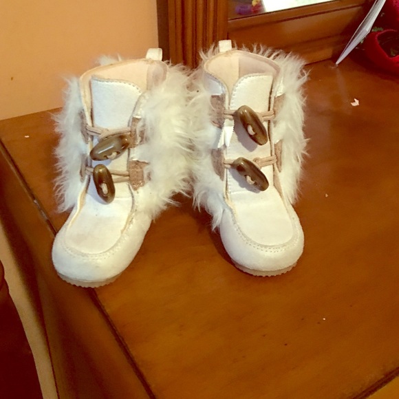 45 Gymboree Furbboots and bag