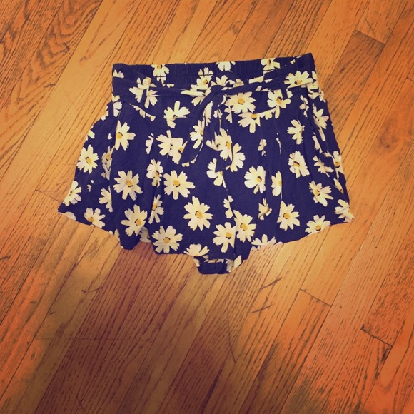 Daisy print cotton shorts