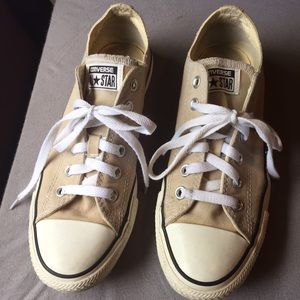 Light tan low top converse