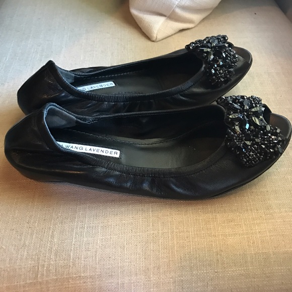 Vera Wang lavender peep toe flats - Picture 2 of 2