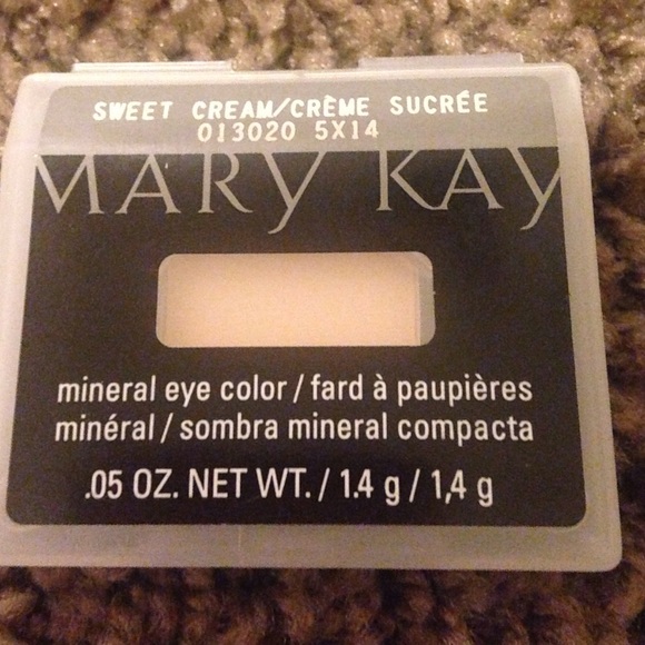 Eye shadows