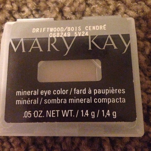 Eye shadows - Picture 2 of 3