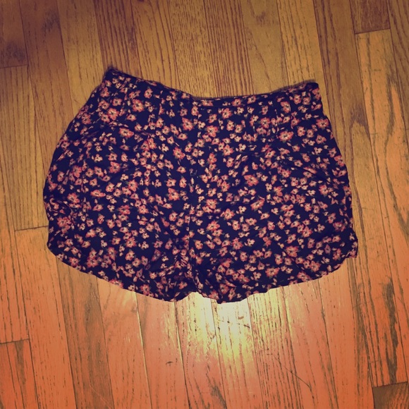 Floral pattern shorts
