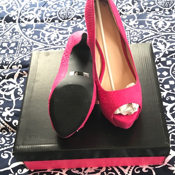Pink pumps! - Picture 3 of 3