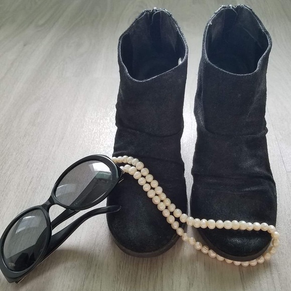 BOUTIQUE 9 Suede Leather Black Bootie