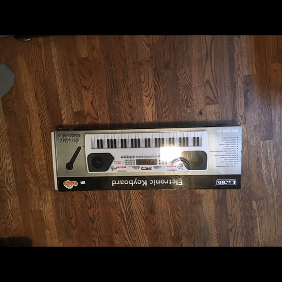 SOLD 🌠🌠🌠New Lion keyboard - Picture 2 of 3