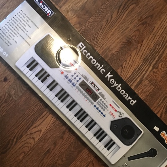 SOLD 🌠🌠🌠New Lion keyboard - Picture 3 of 3