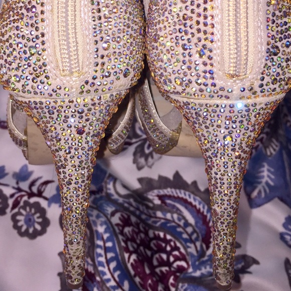 Shoes - Picture 2 of 3