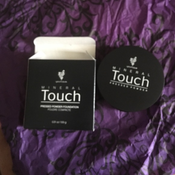 Younique Pressed Powder