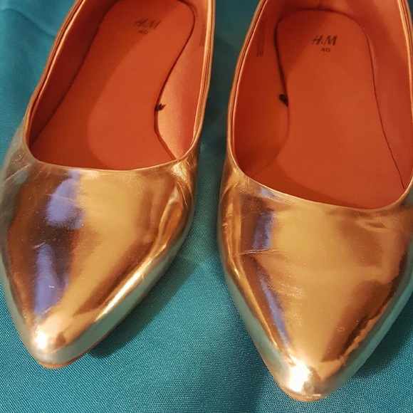 H&M Shoes - AMAZING Gold Metallic Flats