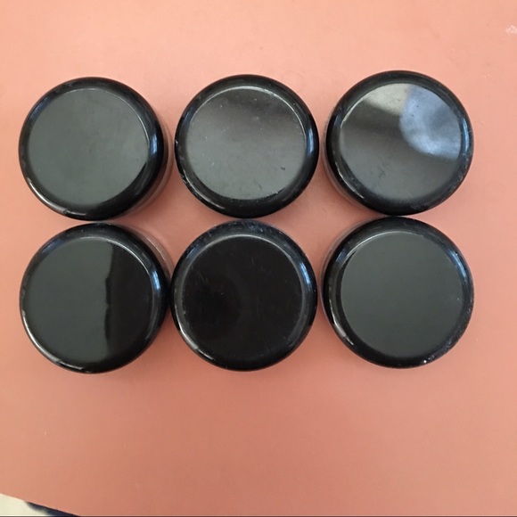 5 eyeshadows, 1 face color - Picture 1 of 3