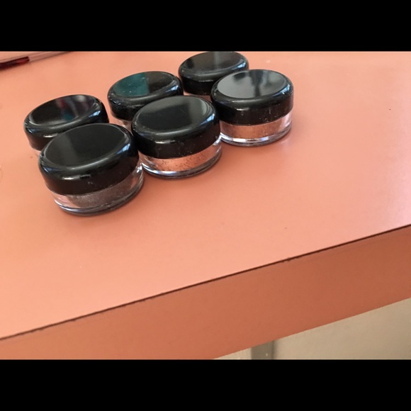 5 eyeshadows, 1 face color - Picture 2 of 3