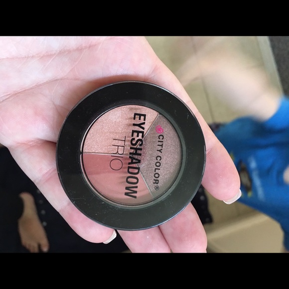 Eyeshadow trio - Picture 1 of 2