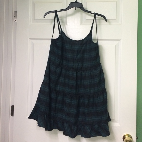 💝Plaid Green & Black Long Tank w/ Ruffly End💝