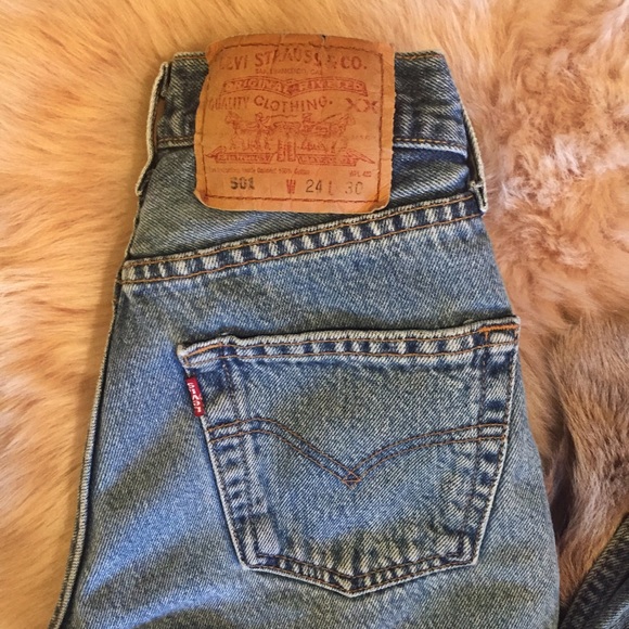 🚫SOLD🚫🍁Vintage Light Wash 501 Levi's 23🍁 - Picture 4 of 4