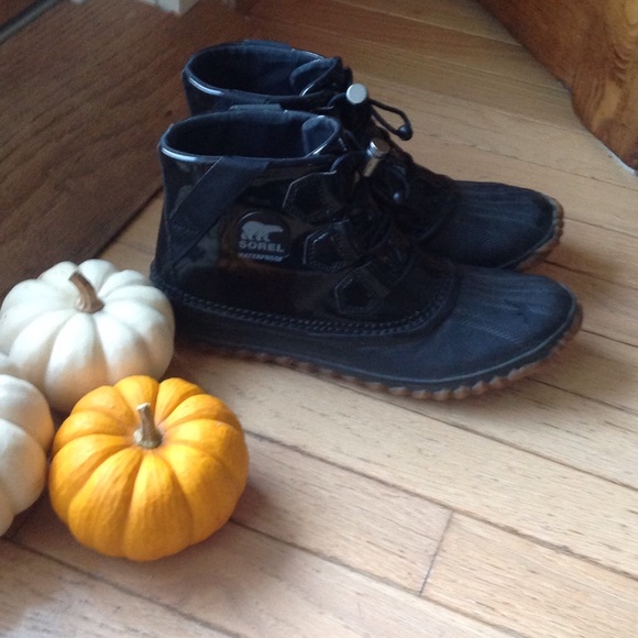 Sorel rain boot-All reasonable offers considered🎃