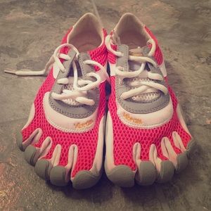 Vibrant fivefingers running shoes