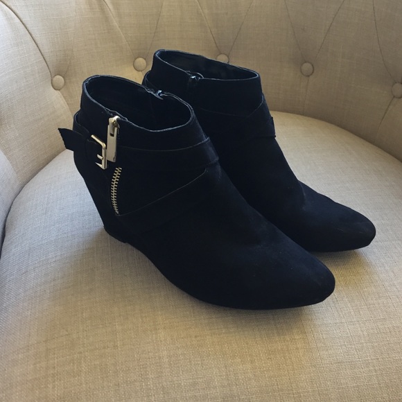 Comfy sexy black wedge booties