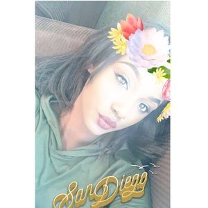 Meet your Posher, Ajanea