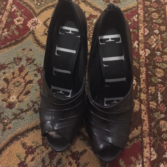 Black Heels - Picture 2 of 4